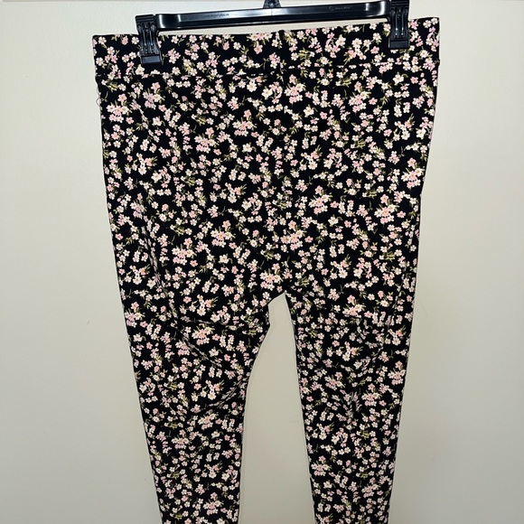 Black&Floral Print Leggings - size 2 - Picture 2 of 3
